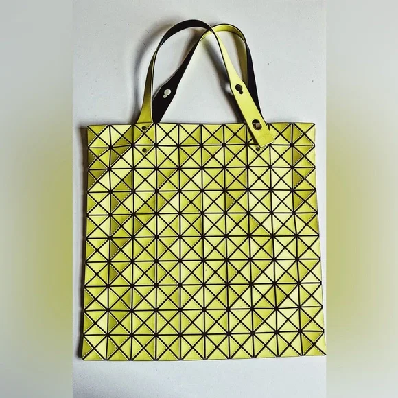 BAOBAO ISSEY MIYAKE トートバッグ＆ポーチセットネオンイエロー Issey Miyake | Bags | Issey Miyakebao Bao Tote Bag In Neon Yellow